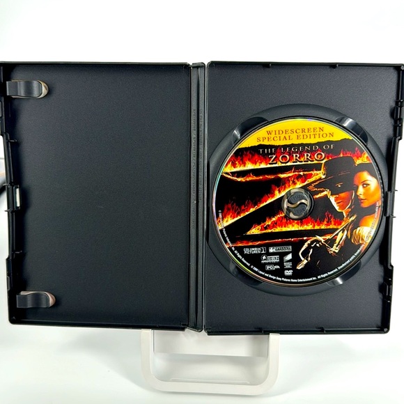 The Legend of Zorro. Antonio Banderas. Catherine Zeta-Jones. - Picture 4 of 4